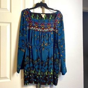 Adorable floral boho silk top!
